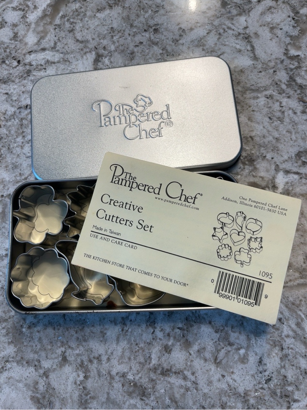Vintage Pampered Chef Creative Cutters Set #1095 8 Mini Cookie Cutters Tin